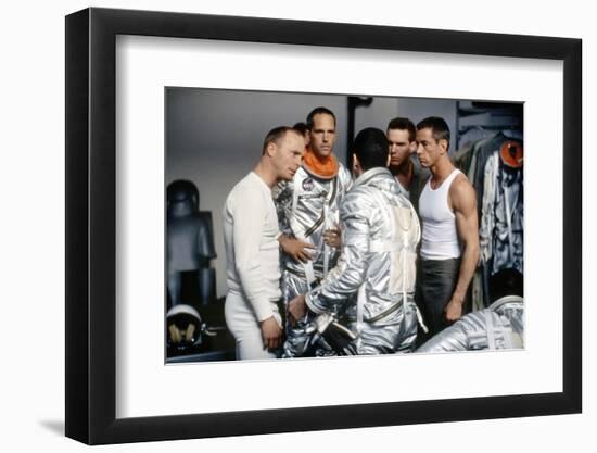 L'Etoffe des heros (The Right Stuff) by PhilipKaufman with by gauche a droite Ed Harris, Charles Fr-null-Framed Photo