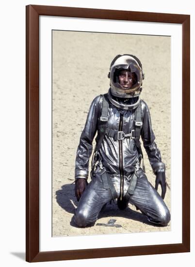 L'Etoffe des heros (The Right Stuff) by PhilipKaufman with Sam Shepard, 1983 (photo)-null-Framed Photo