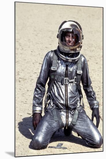 L'Etoffe des heros (The Right Stuff) by PhilipKaufman with Sam Shepard, 1983 (photo)-null-Mounted Photo