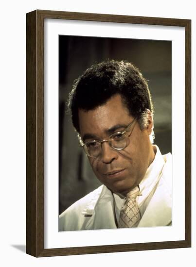 L' exorciste II l' heretique Exorcist II: The Heretic by JohnBoorman with James Earl Jones, 1977 (p-null-Framed Photo