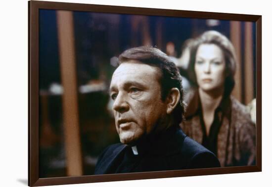 L' exorciste II l' heretique Exorcist II: The Heretic by JohnBoorman with Richard Burton and Louise-null-Framed Photo