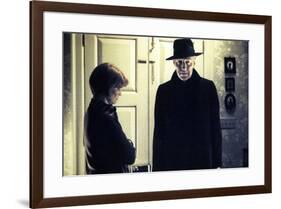 L' exorciste THE EXORCIST by William Friedkin with Ellen Burstyn and Max von Sydow, 1973 (photo)-null-Framed Photo