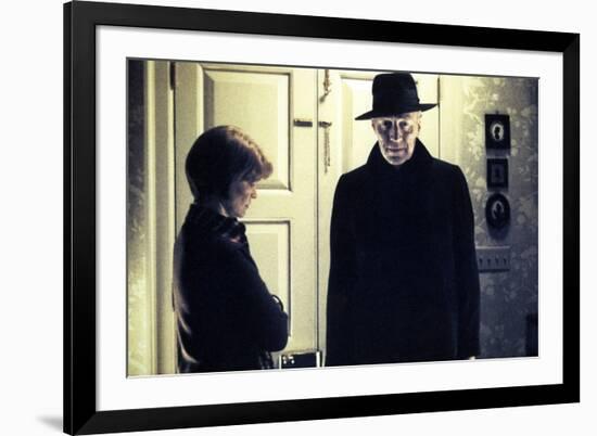 L' exorciste THE EXORCIST by William Friedkin with Ellen Burstyn and Max von Sydow, 1973 (photo)-null-Framed Photo