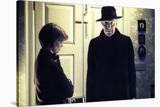 L' exorciste THE EXORCIST by William Friedkin with Ellen Burstyn and Max von Sydow, 1973 (photo)-null-Stretched Canvas