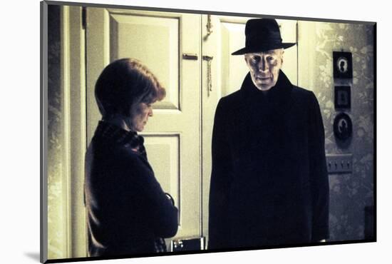 L' exorciste THE EXORCIST by William Friedkin with Ellen Burstyn and Max von Sydow, 1973 (photo)-null-Mounted Photo