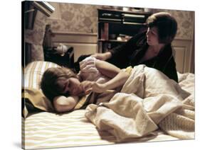 L' exorciste THE EXORCIST by William Friedkin with Linda blair and Ellen Burstyn, 1973 (photo)-null-Stretched Canvas