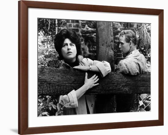 L' homme a la peau by serpent The Fugitive Kind by Sidney Lumet with Anna Magnani and Marlon Brando-null-Framed Photo