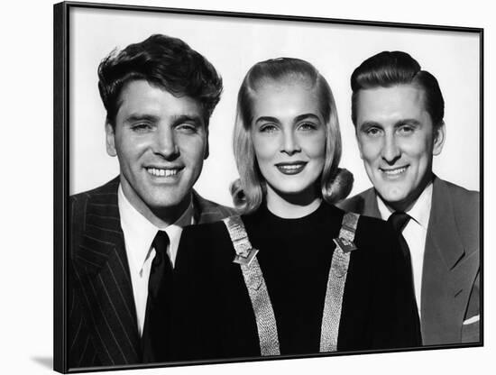 L'Homme aux abois (I Walk Alone) by Byron Haskin with Burt Lancaster, Lizabeth Scott, Kirk Douglas,-null-Framed Photo