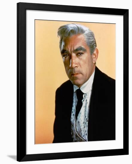 L'Homme aux colts d'or WARLOCK by EdwardDmytryk with Anthony Quinn, 1959 (photo)-null-Framed Photo