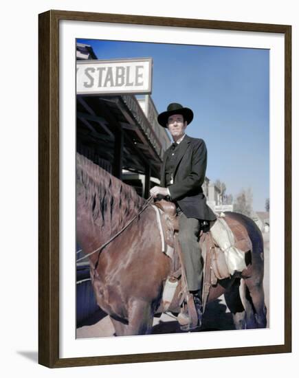 L'Homme aux colts d'or WARLOCK by EdwardDmytryk with Henry Fonda, 1959 (photo)-null-Framed Photo