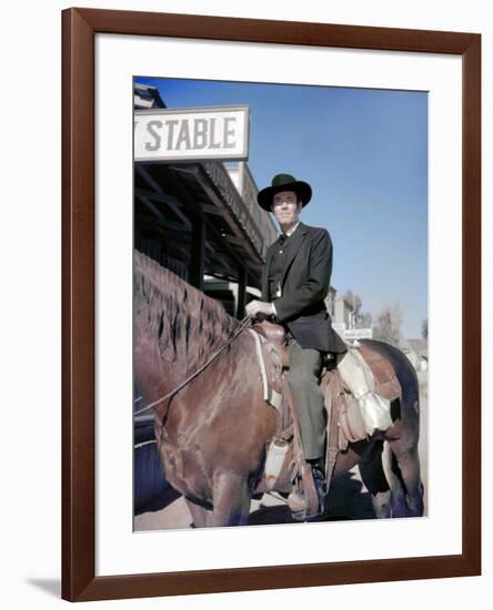 L'Homme aux colts d'or WARLOCK by EdwardDmytryk with Henry Fonda, 1959 (photo)-null-Framed Photo