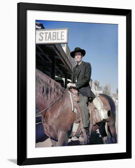 L'Homme aux colts d'or WARLOCK by EdwardDmytryk with Henry Fonda, 1959 (photo)-null-Framed Photo