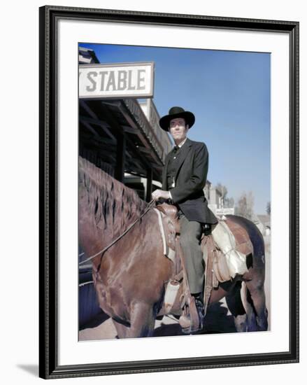 L'Homme aux colts d'or WARLOCK by EdwardDmytryk with Henry Fonda, 1959 (photo)-null-Framed Photo