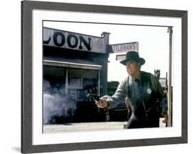 L'homme by la loi ( Lawman) by Michael Winner with Burt Lancaster, 1971 (photo)-null-Framed Photo