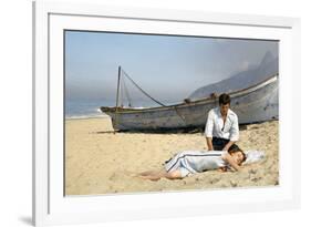 L'homme by Rio by PhilippedeBroca with Francoise Dorleac and Jean-Paul Belmondo, 1964 (photo)-null-Framed Photo