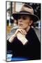 L' homme qui venait d'ailleurs MAN WHO FELL TO EARTH by NicolasRoeg with David Bowie, 1976 (photo)-null-Mounted Photo