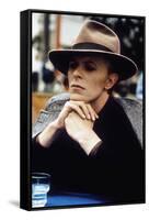 L' homme qui venait d'ailleurs MAN WHO FELL TO EARTH by NicolasRoeg with David Bowie, 1976 (photo)-null-Framed Stretched Canvas