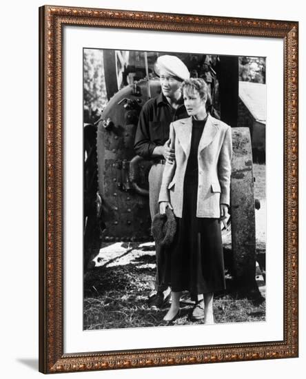 L' Homme Tranquille THE QUIET MAN by JohnFord with John Wayne and Maureen O'Hara, 1952 (b/w photo)-null-Framed Photo