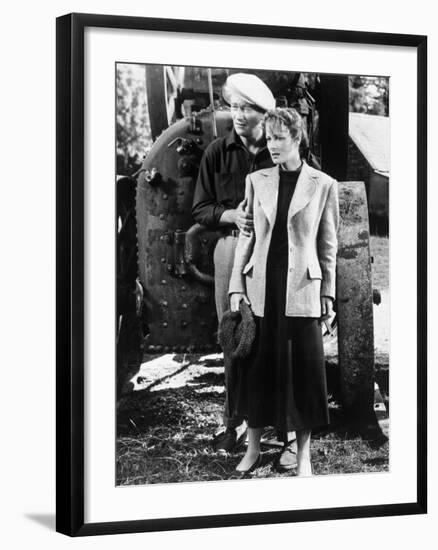 L' Homme Tranquille THE QUIET MAN by JohnFord with John Wayne and Maureen O'Hara, 1952 (b/w photo)-null-Framed Photo