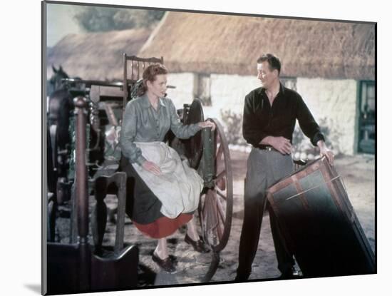 L' Homme Tranquille THE QUIET MAN by JohnFord with John Wayne and Maureen O'Hara, 1952 (photo)-null-Mounted Photo