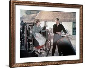 L' Homme Tranquille THE QUIET MAN by JohnFord with John Wayne and Maureen O'Hara, 1952 (photo)-null-Framed Photo