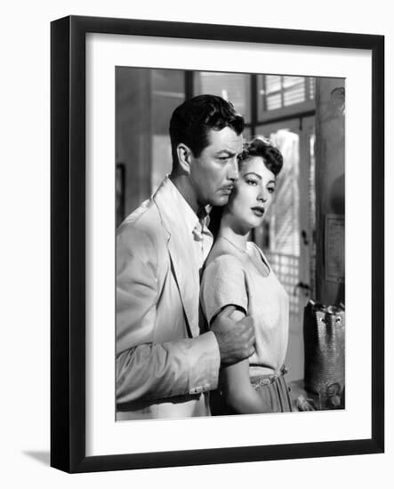 L'ile au complot THE BRIBE by RobertLeonard with Ava Gardner and Robert Taylor, 1949 (b/w photo)-null-Framed Photo