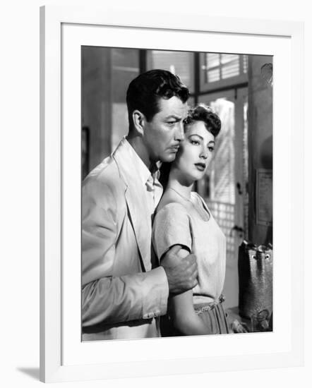 L'ile au complot THE BRIBE by RobertLeonard with Ava Gardner and Robert Taylor, 1949 (b/w photo)-null-Framed Photo