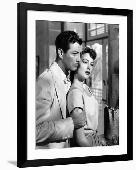 L'ile au complot THE BRIBE by RobertLeonard with Ava Gardner and Robert Taylor, 1949 (b/w photo)-null-Framed Photo