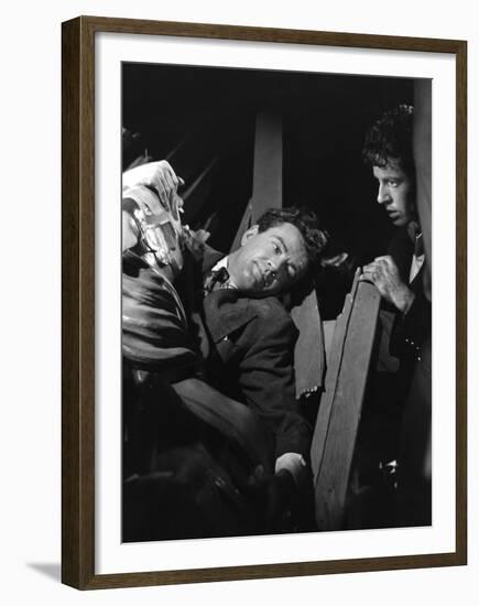 L'Inconnu du Nord-Express STRANGERS ON A TRAIN by AlfredHitchcock with Robert Walker and Farley Gra-null-Framed Photo
