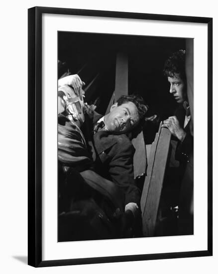 L'Inconnu du Nord-Express STRANGERS ON A TRAIN by AlfredHitchcock with Robert Walker and Farley Gra-null-Framed Photo