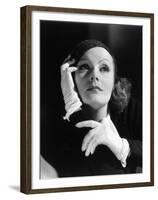 L'inspiratrice INSPIRATION by Clarence Brown with Greta Garbo, 1931 (b/w photo)-null-Framed Photo