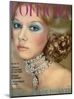 L'Officiel, 1970 - un Collier de Van Cleef et Arpels Style Reine Alexandra-Roland Bianchini-Mounted Art Print