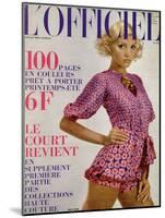 L'Officiel, 1971 - Modèle de Miss Dior Crêpe de Bianchini-Férier Imprimé Rosé Vif et Violet-Roland-Mounted Art Print