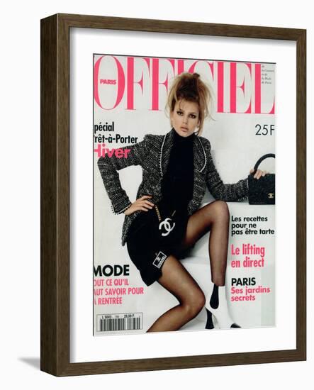 L'Officiel, August 1994 - Bridget Hall, Star Des Tops Models Porte Le Nouveau Chanel-Francesco Scavullo-Framed Art Print