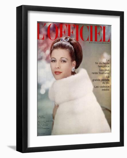 L'Officiel - Cape de Vison Jasmine Emba de Maurice Kotler, Bijoux de Boucheron-Arsac-Framed Art Print