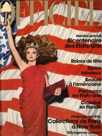 L'Officiel, December 1975 - Robe de Pierre Cardin en Crêpe Rouge d'Abraham,  Bijoux de M. Gérard' Art - Patrick Bertrand | AllPosters.com