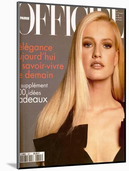 L'Officiel, December 1995 - Karen Mulder dans une Robe Yves Saint Laurent-Francesco Scavullo-Mounted Art Print