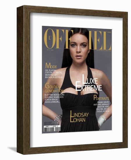 L'Officiel, December 2006 - Lindsay Lohan Porte une Robe en Jersey, Versace-null-Framed Art Print