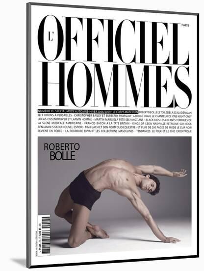 L'Officiel, Hommes August 2008 - Roberto Bolle-Milan Vukmirovic-Mounted Art Print