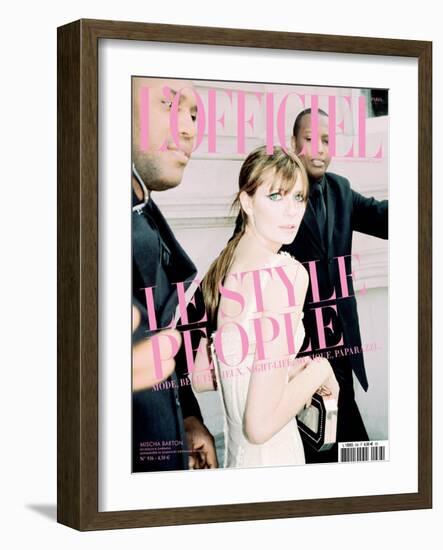 L'Officiel, June 2009 - Mischa Barton Porte une Robe Corset en Coton, Dolce & Gabbana-Andrea Spotorno-Framed Art Print