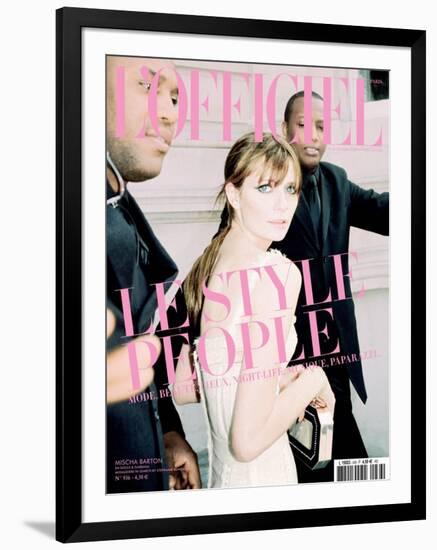 L'Officiel, June 2009 - Mischa Barton Porte une Robe Corset en Coton, Dolce & Gabbana-Andrea Spotorno-Framed Art Print