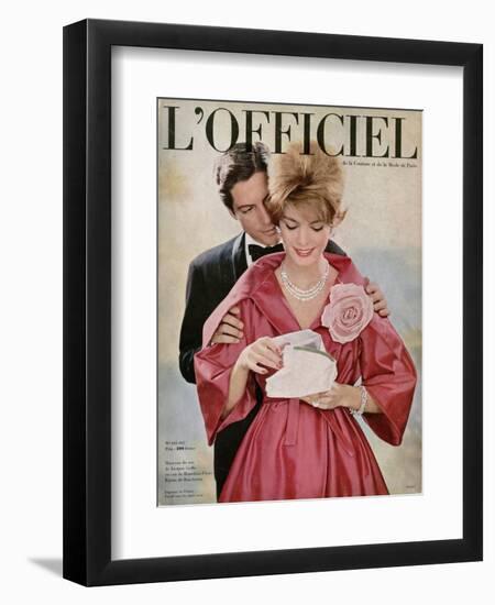 L'Officiel - Manteau du Soir de Jacques Griffe en Soie de Bianchini-Férier, Bijoux de Boucheron-Philippe Pottier-Framed Art Print