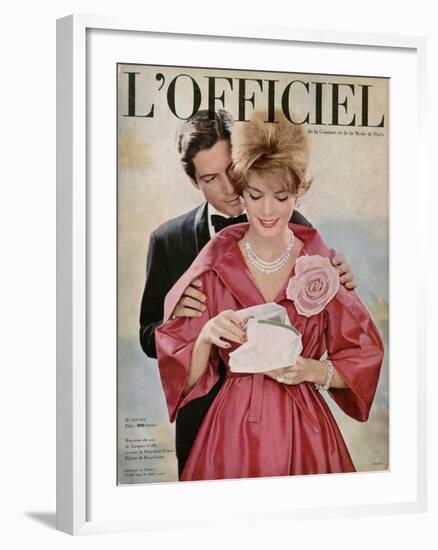 L'Officiel - Manteau du Soir de Jacques Griffe en Soie de Bianchini-Férier, Bijoux de Boucheron-Philippe Pottier-Framed Premium Giclee Print