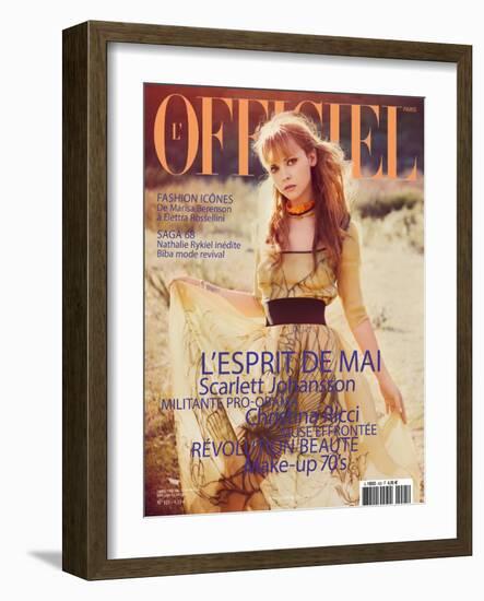 L'Officiel, May 2008 - Christina Ricci Porte une Robe en Organza Jaune Imprimé Abstrait, Prada-Guy Aroch-Framed Art Print