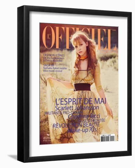 L'Officiel, May 2008 - Christina Ricci Porte une Robe en Organza Jaune Imprimé Abstrait, Prada-Guy Aroch-Framed Art Print