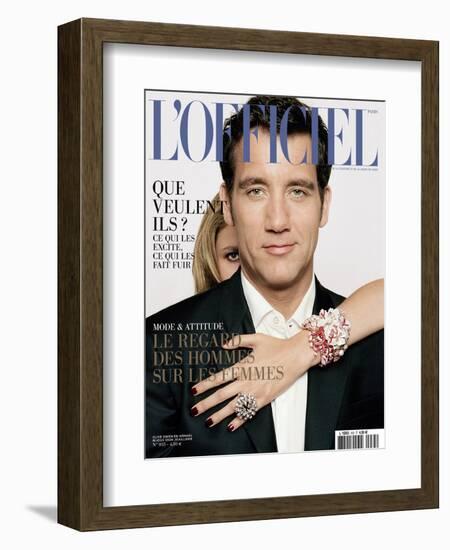 L'Officiel, May 2009 - Clive Owen Porte un Costume Giorgio Armani-Harri Peccinotti-Framed Art Print