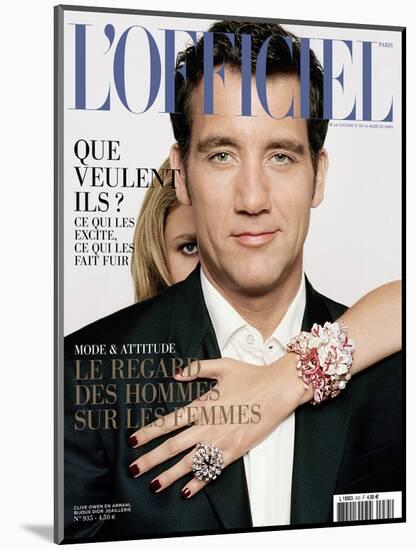 L'Officiel, May 2009 - Clive Owen Porte un Costume Giorgio Armani-Harri Peccinotti-Mounted Art Print