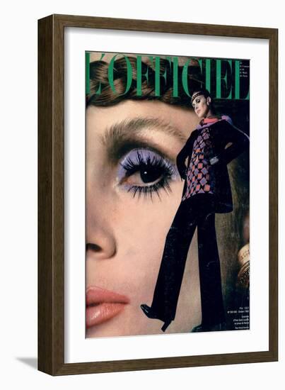 L'Officiel, October 1968 - Ensemble d'Yves-Saint Laurent en Jersey de Racine-Roland Bianchini-Framed Art Print