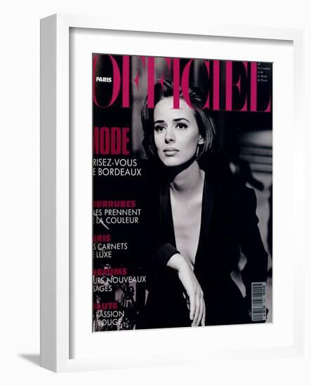 L'Officiel, October-November 1992 - Lara Harris, Qui Porte une Veste Smoking de Giorgio Armani-Peter Lindbergh-Framed Art Print