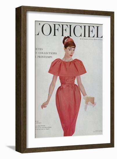 L'Officiel - Robe de Jean Patou en Faille de Soie Naturelle d'Hurel, Bijoux de Van Cleef et Arpels-Philippe Pottier-Framed Art Print